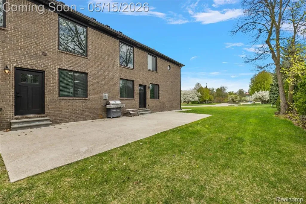 46930 Riverpark E Macomb Township MI 48044