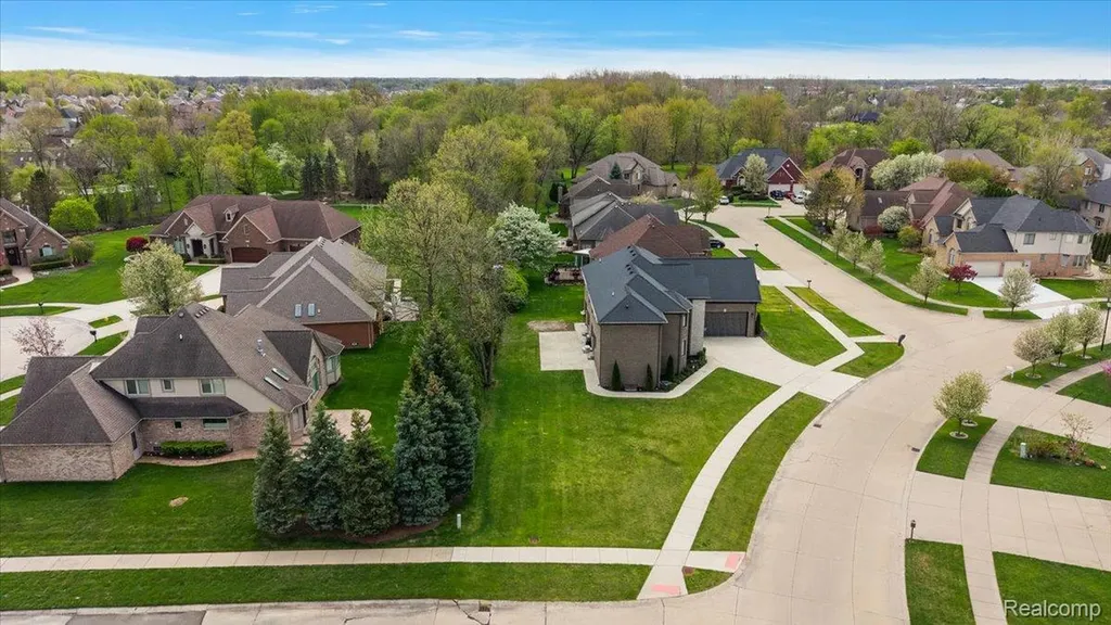 46930 Riverpark E Macomb Township MI 48044