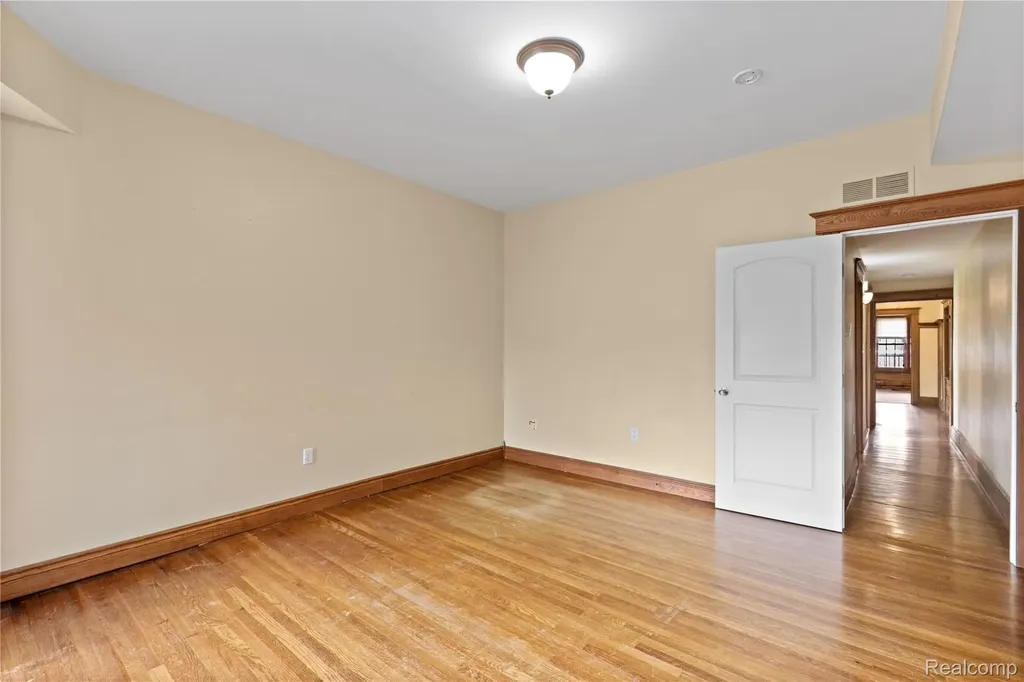242 E Palmer Street Detroit City MI 48202