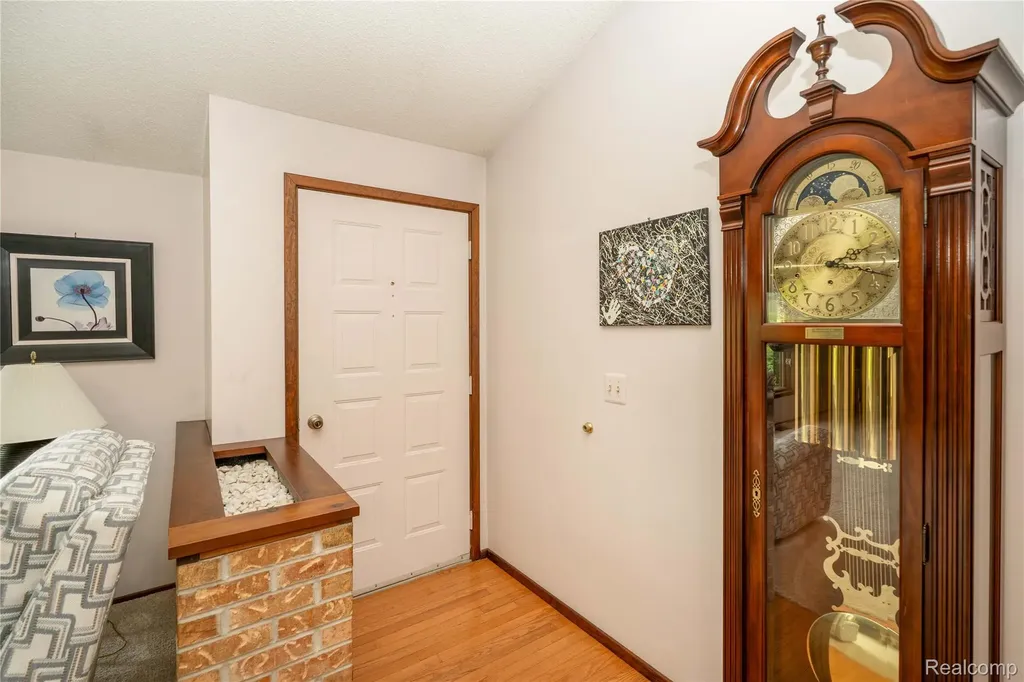 2725 Cooley Lake Road Highland Charter Township MI 48356