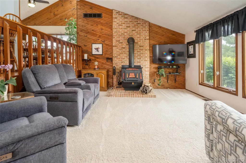 2725 Cooley Lake Road Highland Charter Township MI 48356