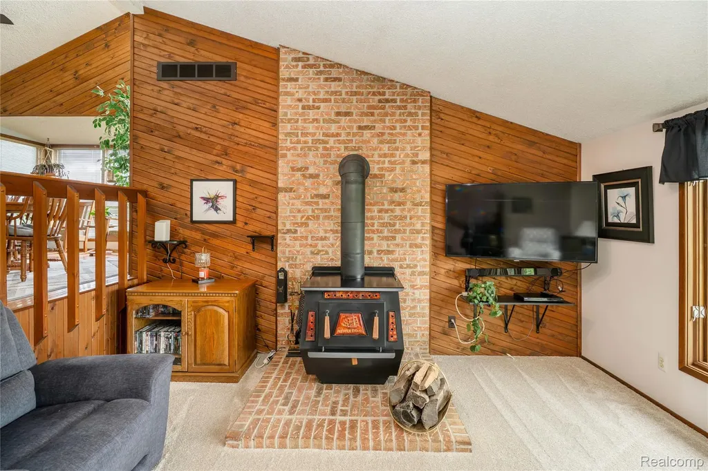 2725 Cooley Lake Road Highland Charter Township MI 48356
