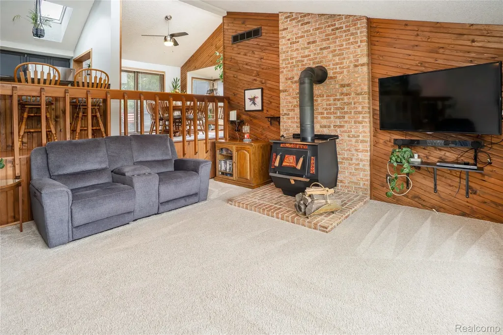 2725 Cooley Lake Road Highland Charter Township MI 48356
