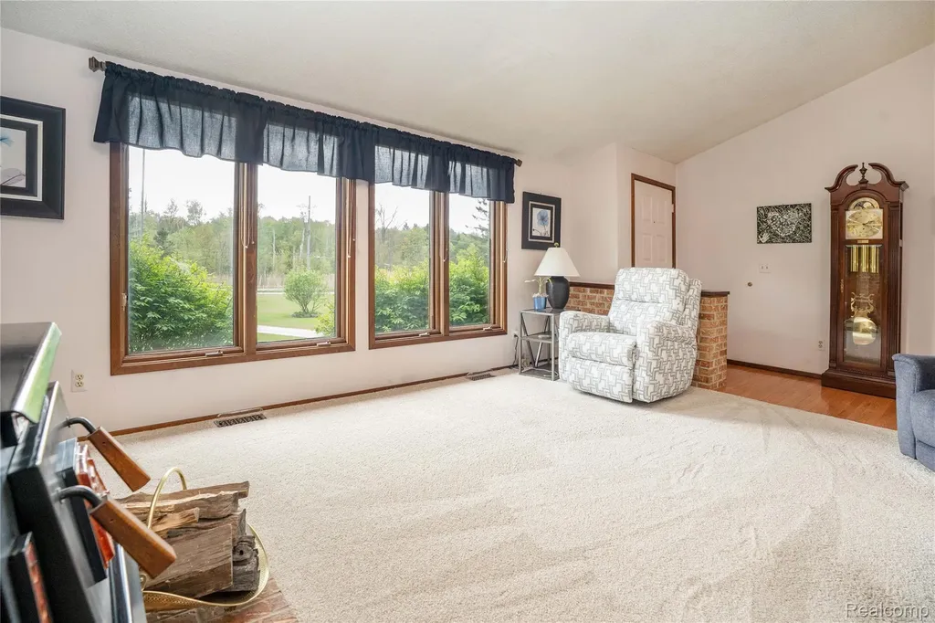 2725 Cooley Lake Road Highland Charter Township MI 48356