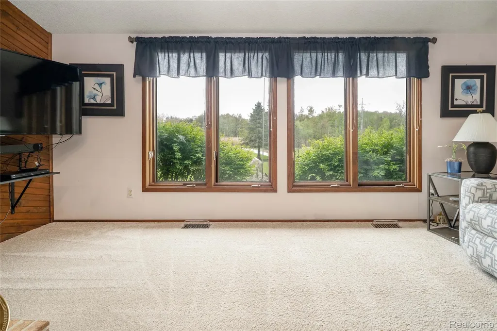 2725 Cooley Lake Road Highland Charter Township MI 48356