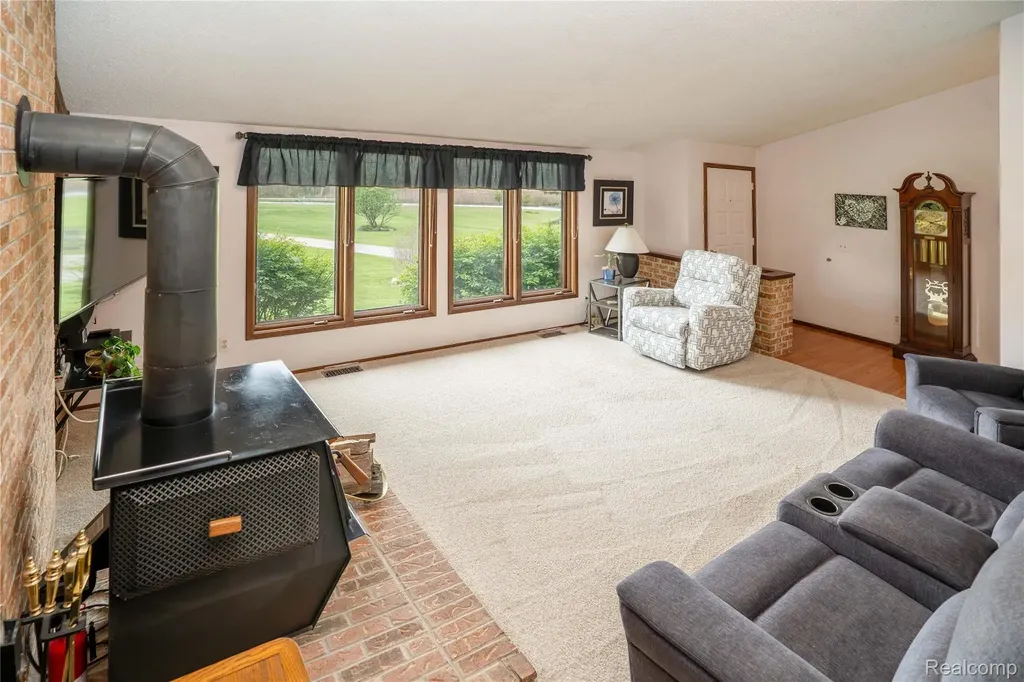 2725 Cooley Lake Road Highland Charter Township MI 48356