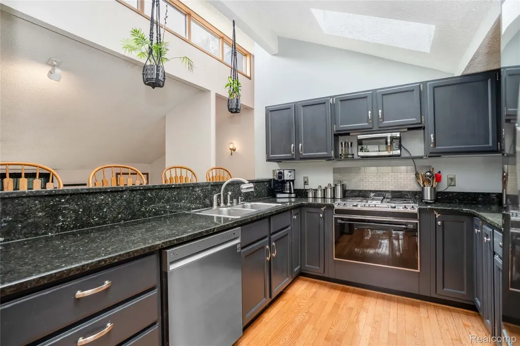 2725 Cooley Lake Road Highland Charter Township MI 48356