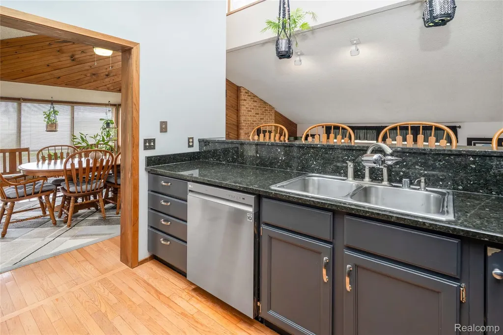 2725 Cooley Lake Road Highland Charter Township MI 48356