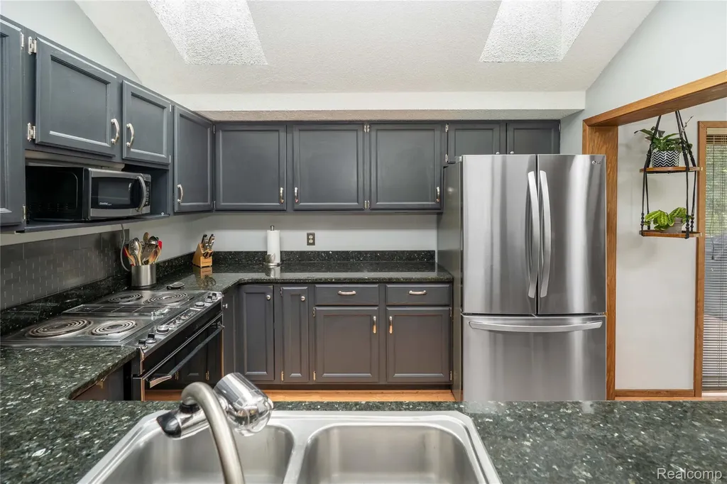 2725 Cooley Lake Road Highland Charter Township MI 48356