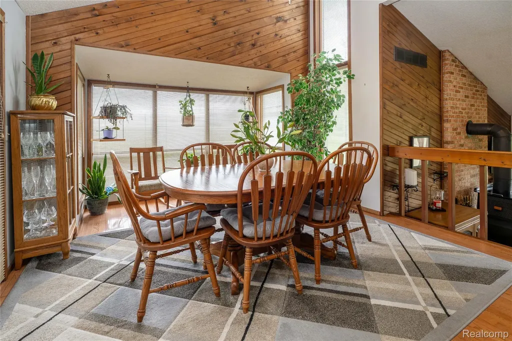 2725 Cooley Lake Road Highland Charter Township MI 48356