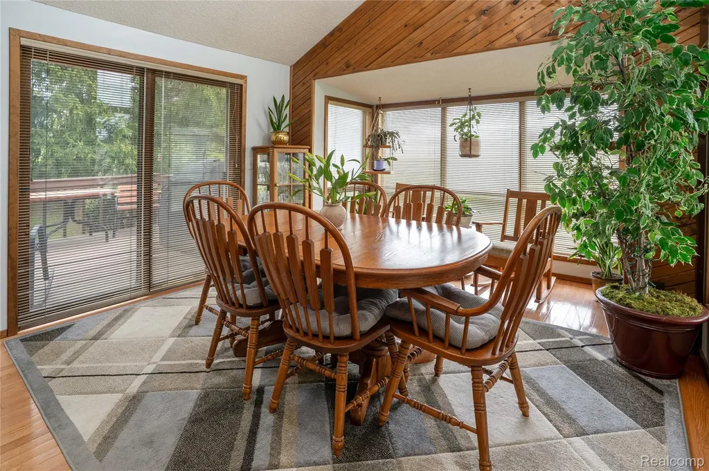 2725 Cooley Lake Road Highland Charter Township MI 48356