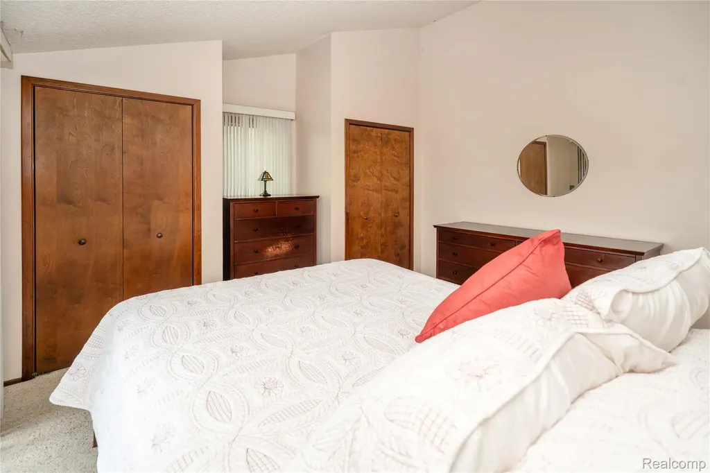 2725 Cooley Lake Road Highland Charter Township MI 48356