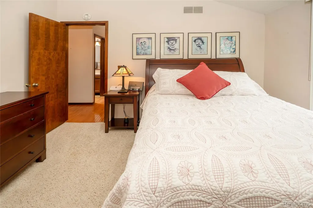 2725 Cooley Lake Road Highland Charter Township MI 48356