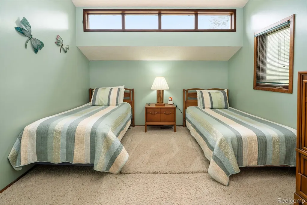 2725 Cooley Lake Road Highland Charter Township MI 48356