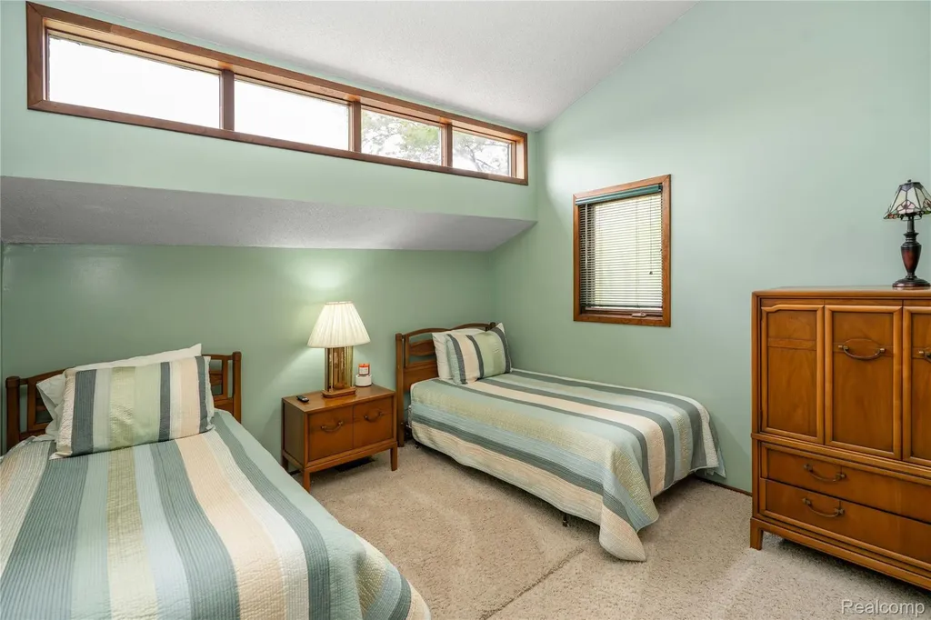 2725 Cooley Lake Road Highland Charter Township MI 48356