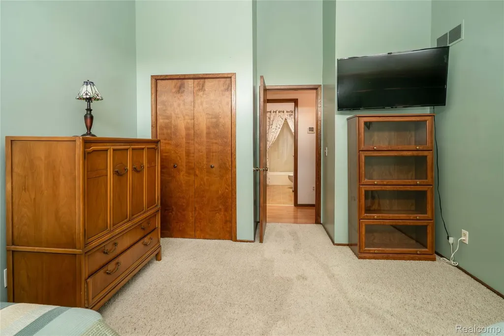2725 Cooley Lake Road Highland Charter Township MI 48356