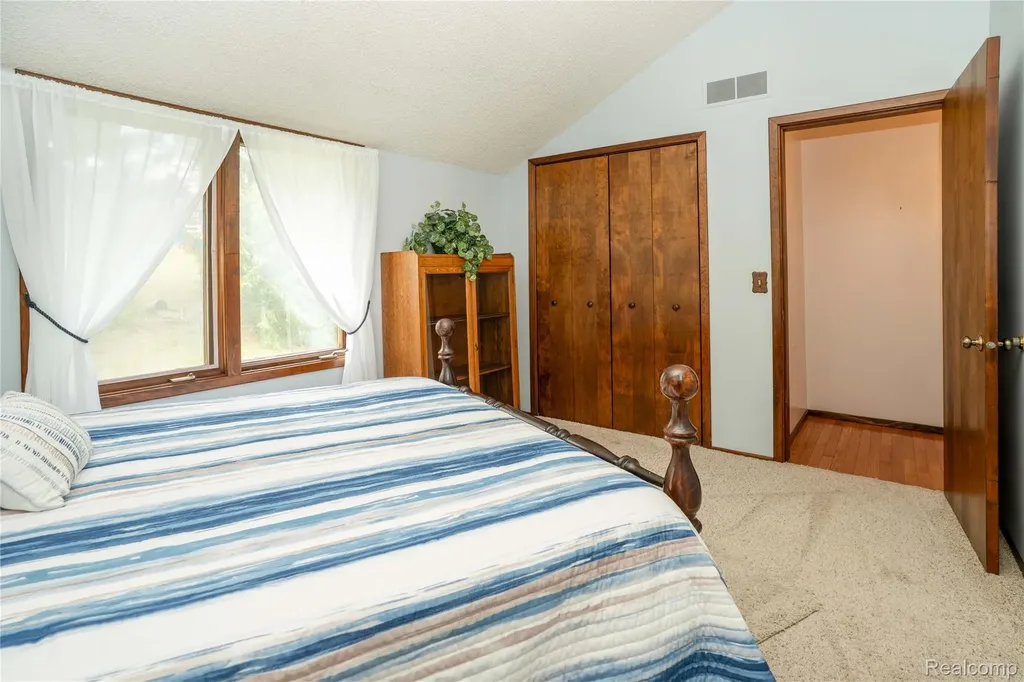 2725 Cooley Lake Road Highland Charter Township MI 48356