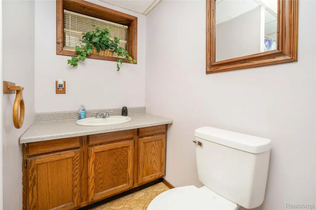 2725 Cooley Lake Road Highland Charter Township MI 48356