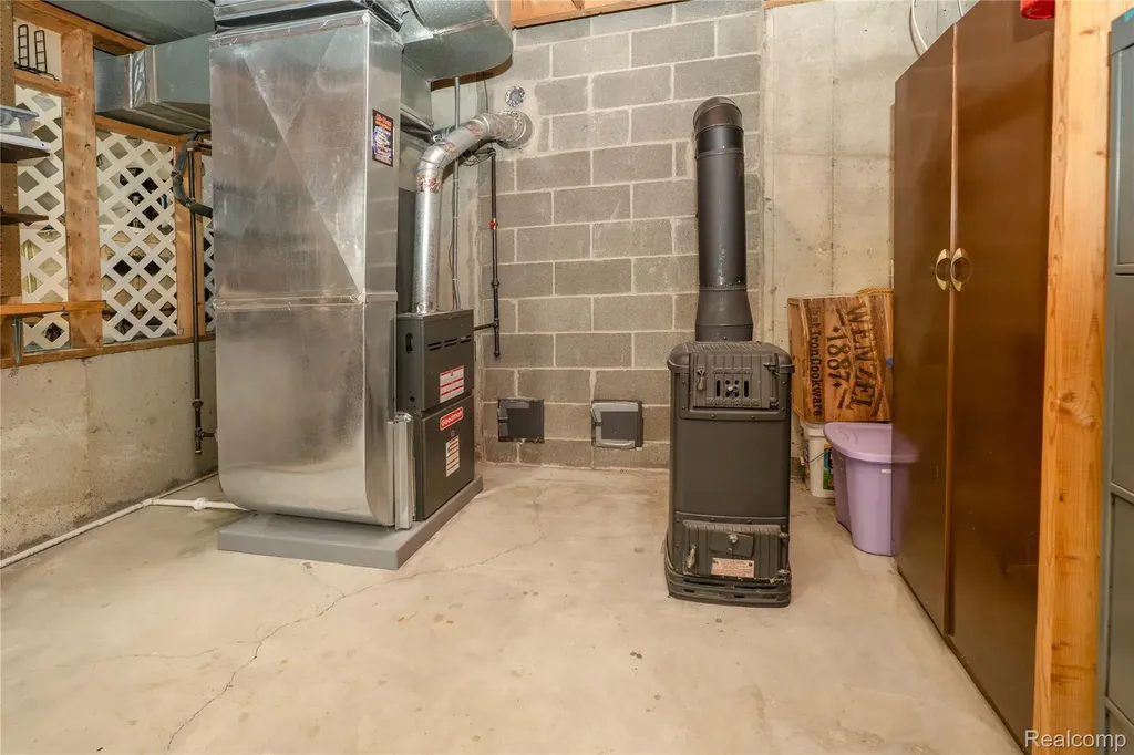 2725 Cooley Lake Road Highland Charter Township MI 48356
