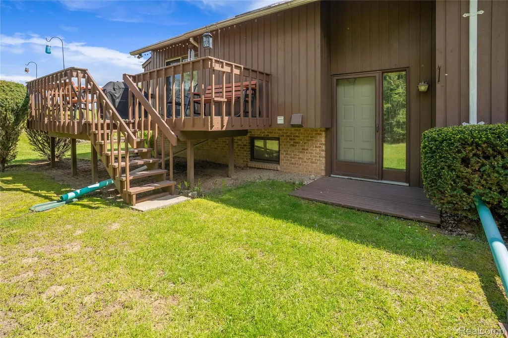 2725 Cooley Lake Road Highland Charter Township MI 48356