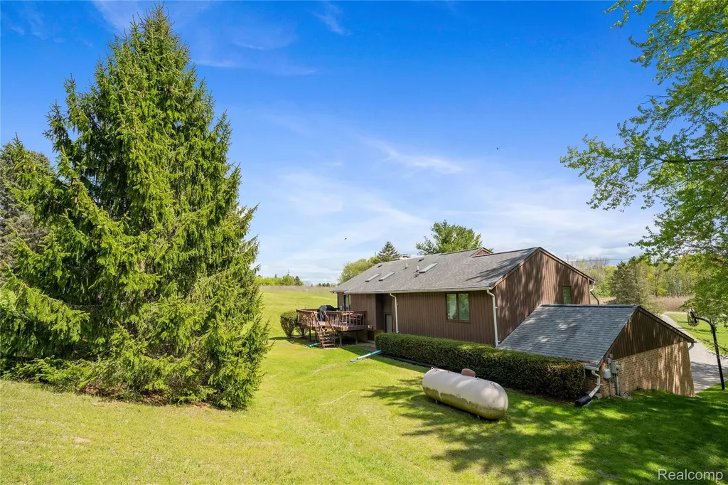2725 Cooley Lake Road Highland Charter Township MI 48356