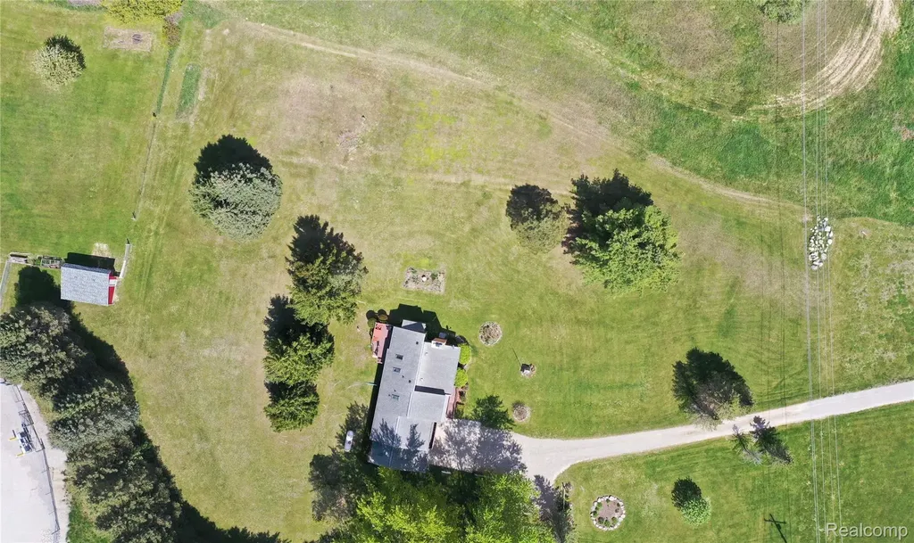 2725 Cooley Lake Road Highland Charter Township MI 48356