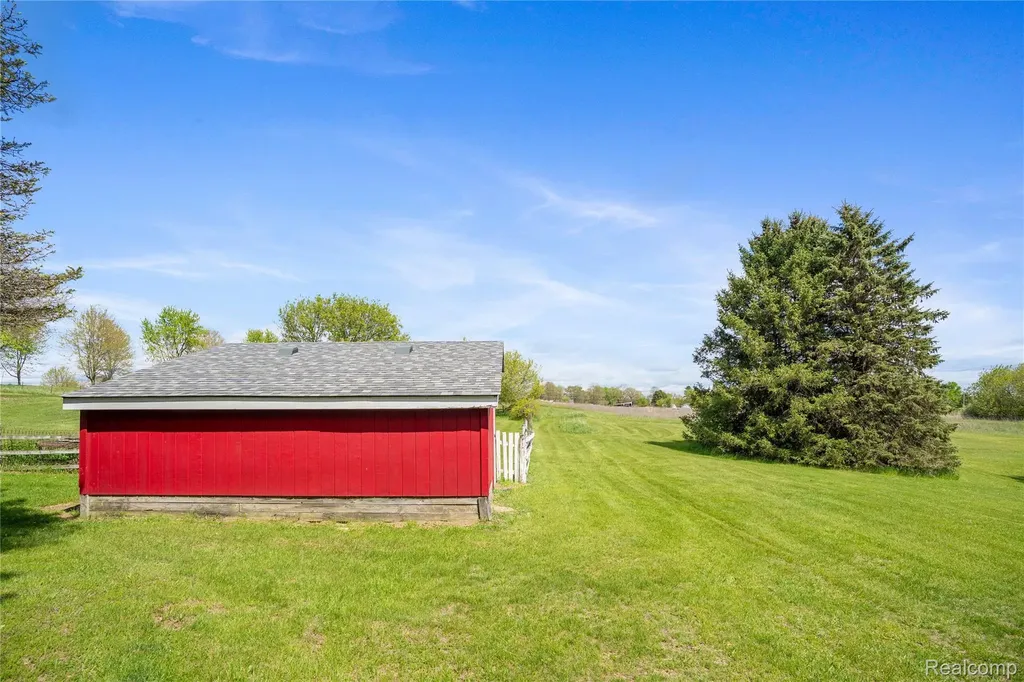2725 Cooley Lake Road Highland Charter Township MI 48356