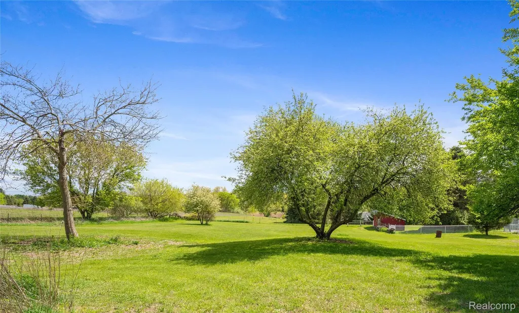 2725 Cooley Lake Road Highland Charter Township MI 48356
