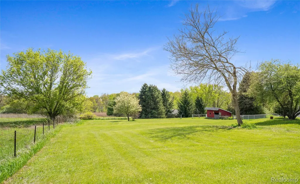2725 Cooley Lake Road Highland Charter Township MI 48356