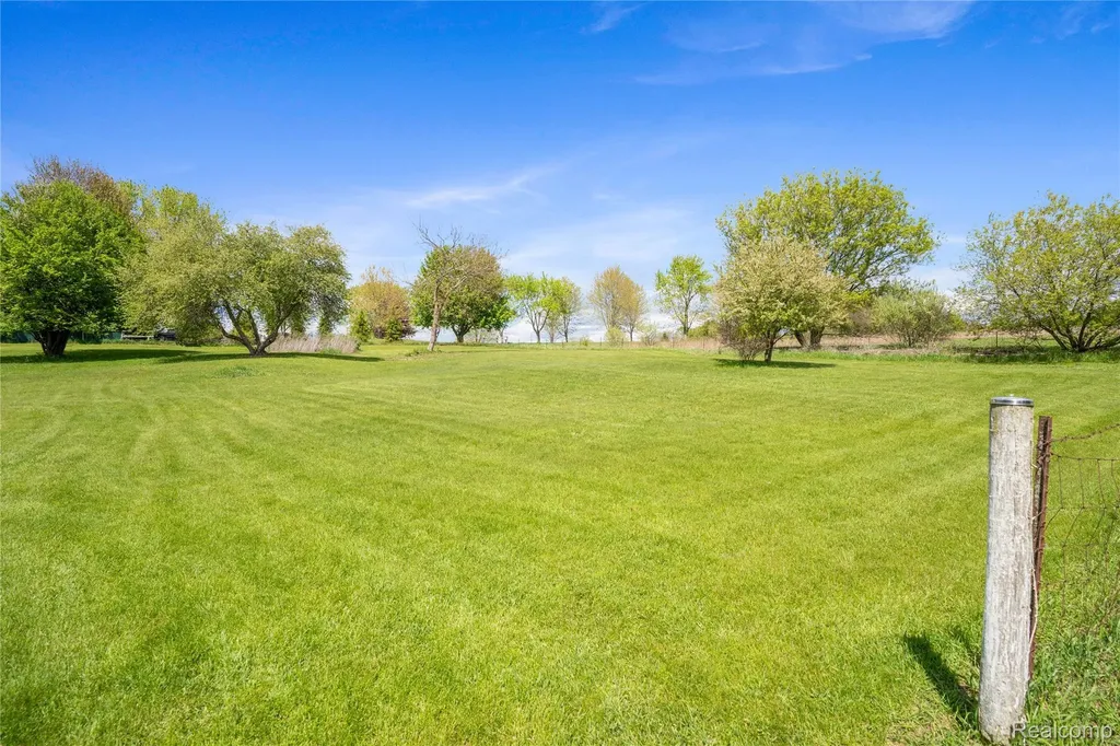 2725 Cooley Lake Road Highland Charter Township MI 48356
