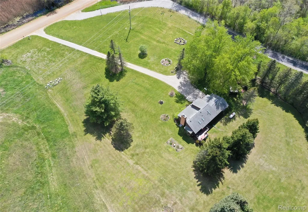 2725 Cooley Lake Road Highland Charter Township MI 48356