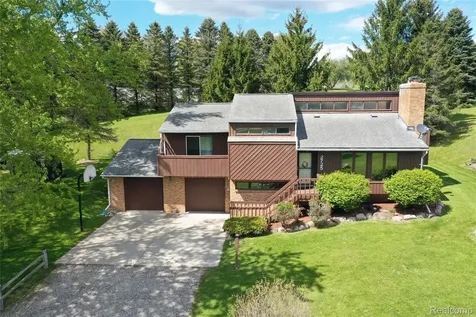 2725 Cooley Lake Road Highland Charter Township MI 48356