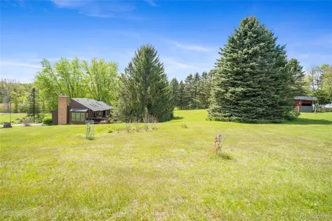 2725 Cooley Lake Road Highland Charter Township MI 48356