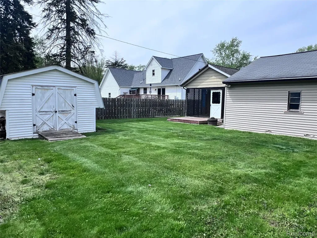 5505 Sunwood Drive Waterford Charter Township MI 48329