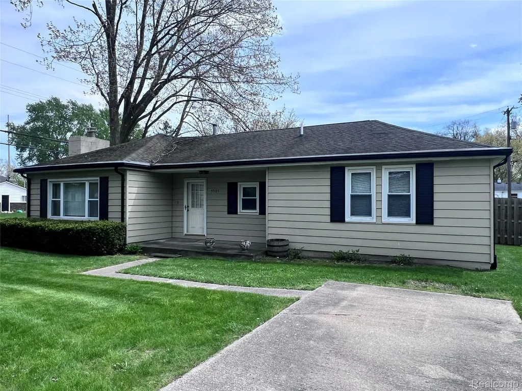 5505 Sunwood Drive Waterford Charter Township MI 48329