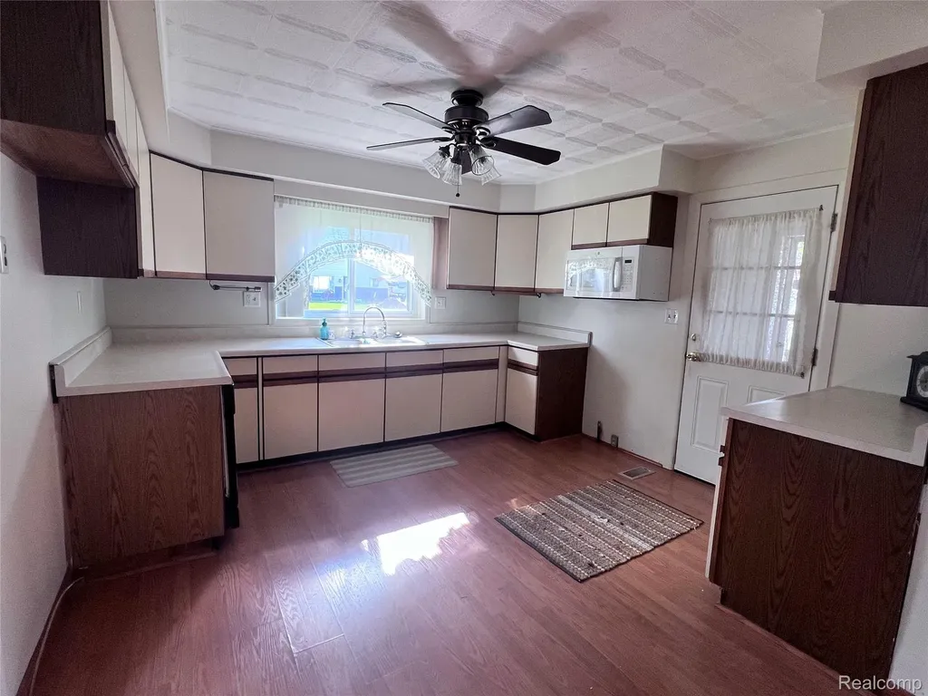5505 Sunwood Drive Waterford Charter Township MI 48329