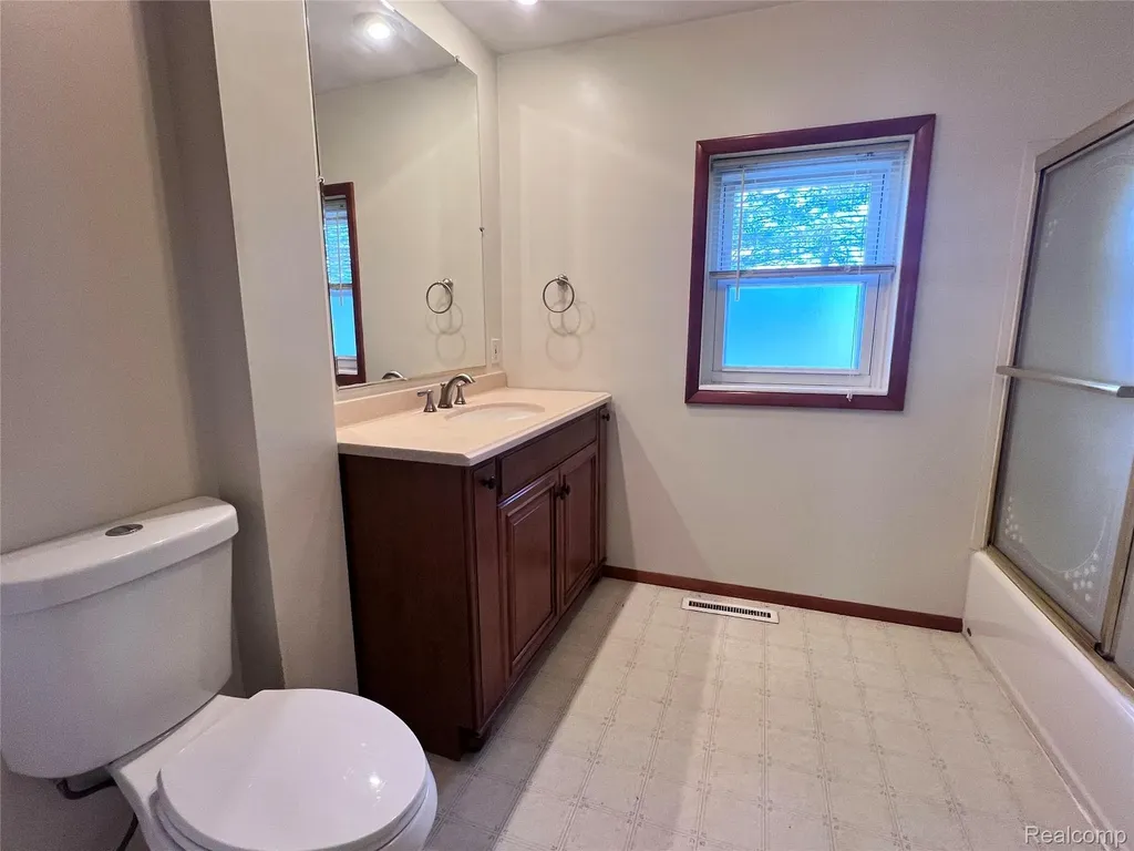 5505 Sunwood Drive Waterford Charter Township MI 48329