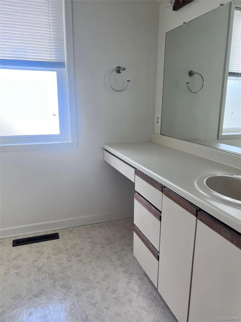 5505 Sunwood Drive Waterford Charter Township MI 48329