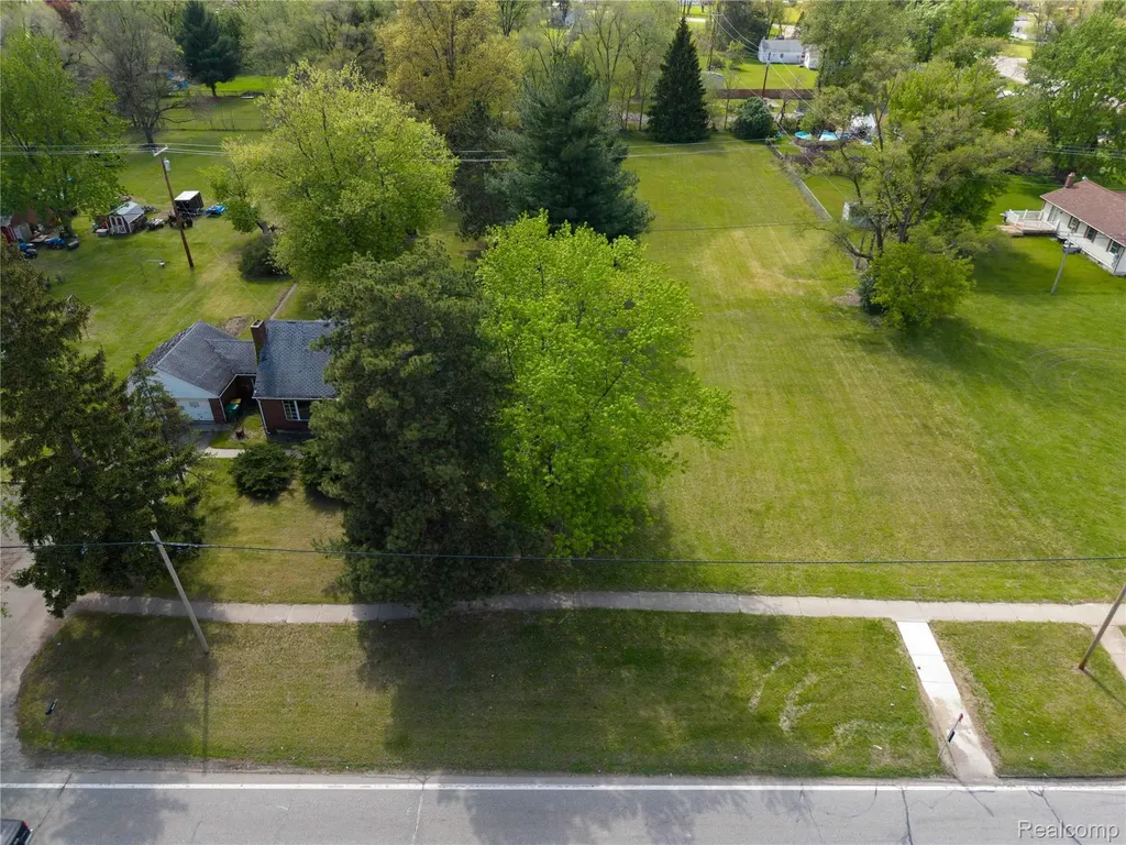 9282 Wayne Road Romulus City MI 48174