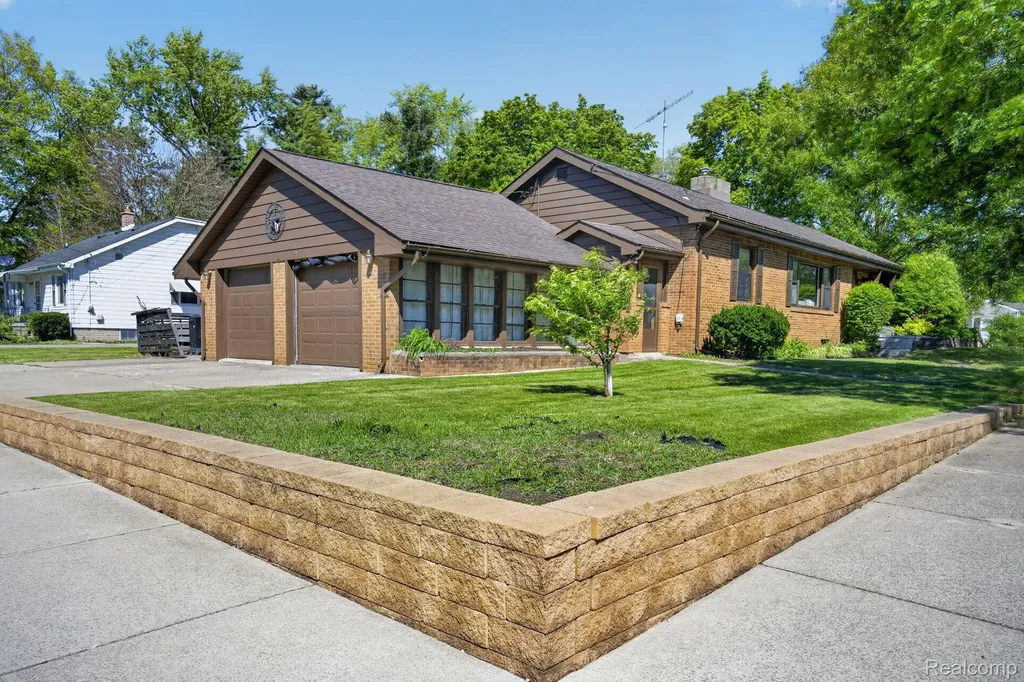 1209 Beatrice Street Flushing City MI 48433