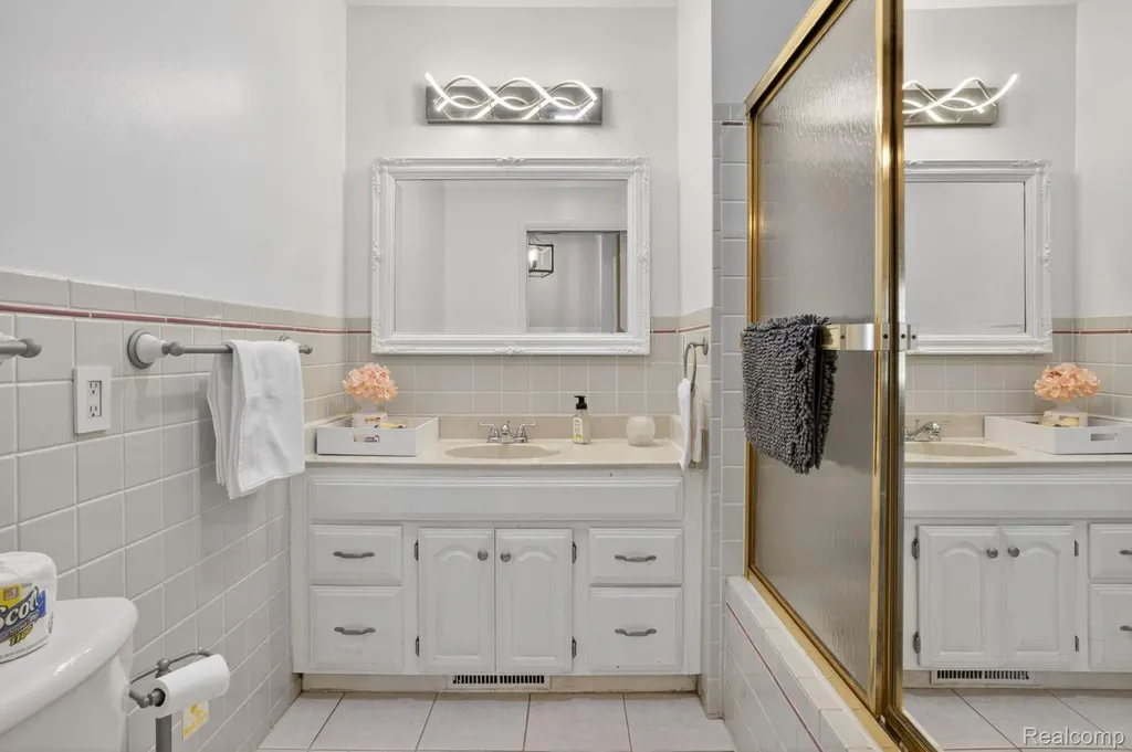 1209 Beatrice Street Flushing City MI 48433