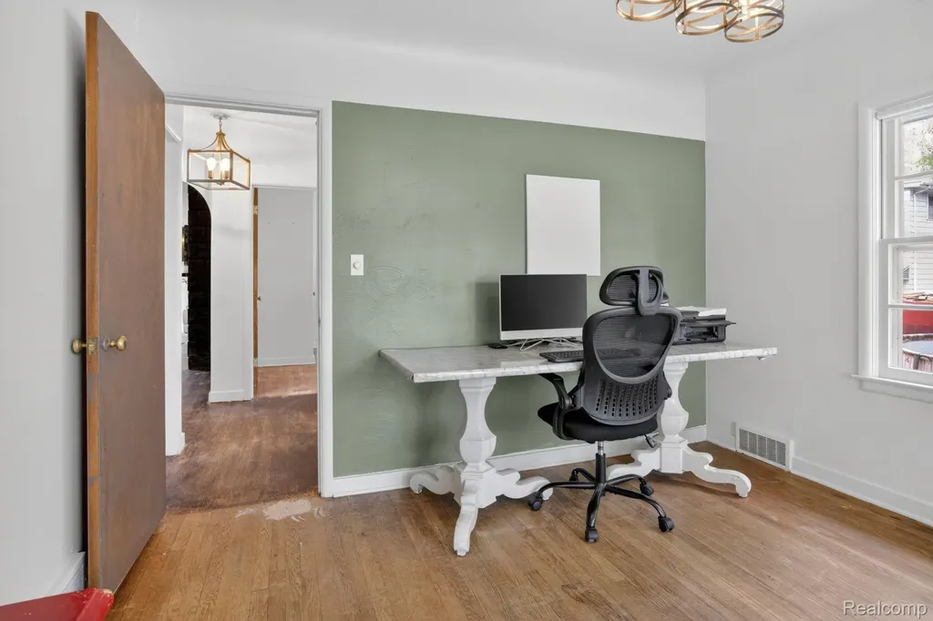 1209 Beatrice Street Flushing City MI 48433