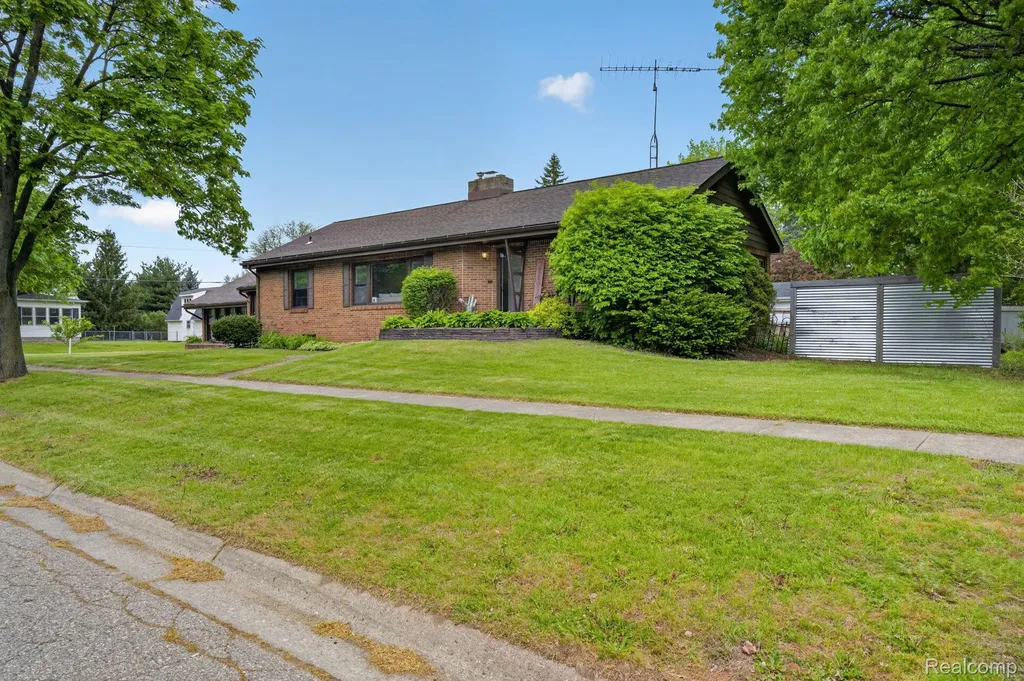 1209 Beatrice Street Flushing City MI 48433