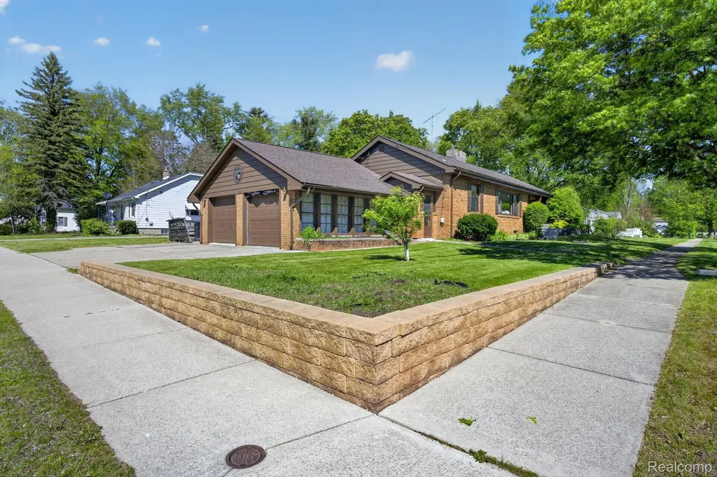 1209 Beatrice Street Flushing City MI 48433