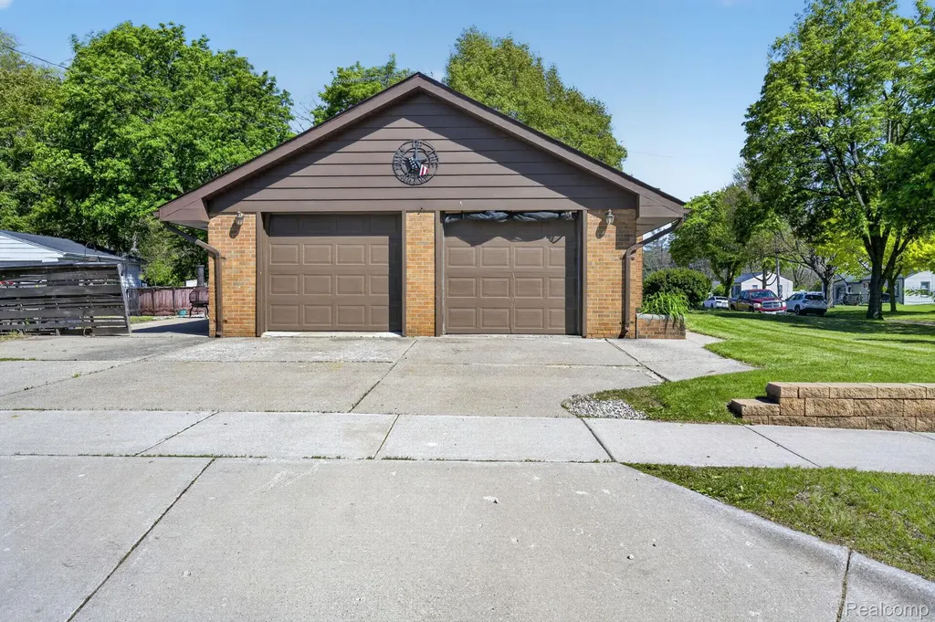 1209 Beatrice Street Flushing City MI 48433