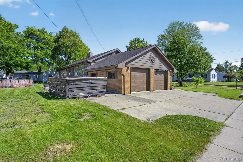 1209 Beatrice Street Flushing City MI 48433