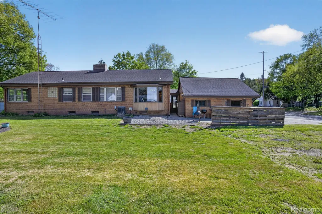 1209 Beatrice Street Flushing City MI 48433