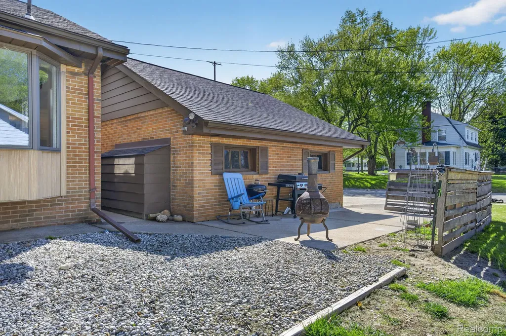1209 Beatrice Street Flushing City MI 48433