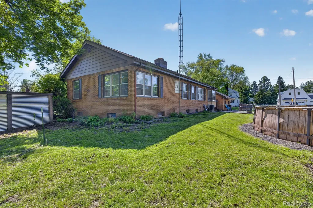 1209 Beatrice Street Flushing City MI 48433
