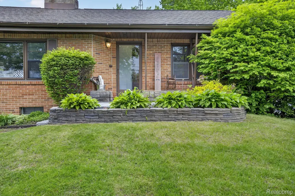 1209 Beatrice Street Flushing City MI 48433